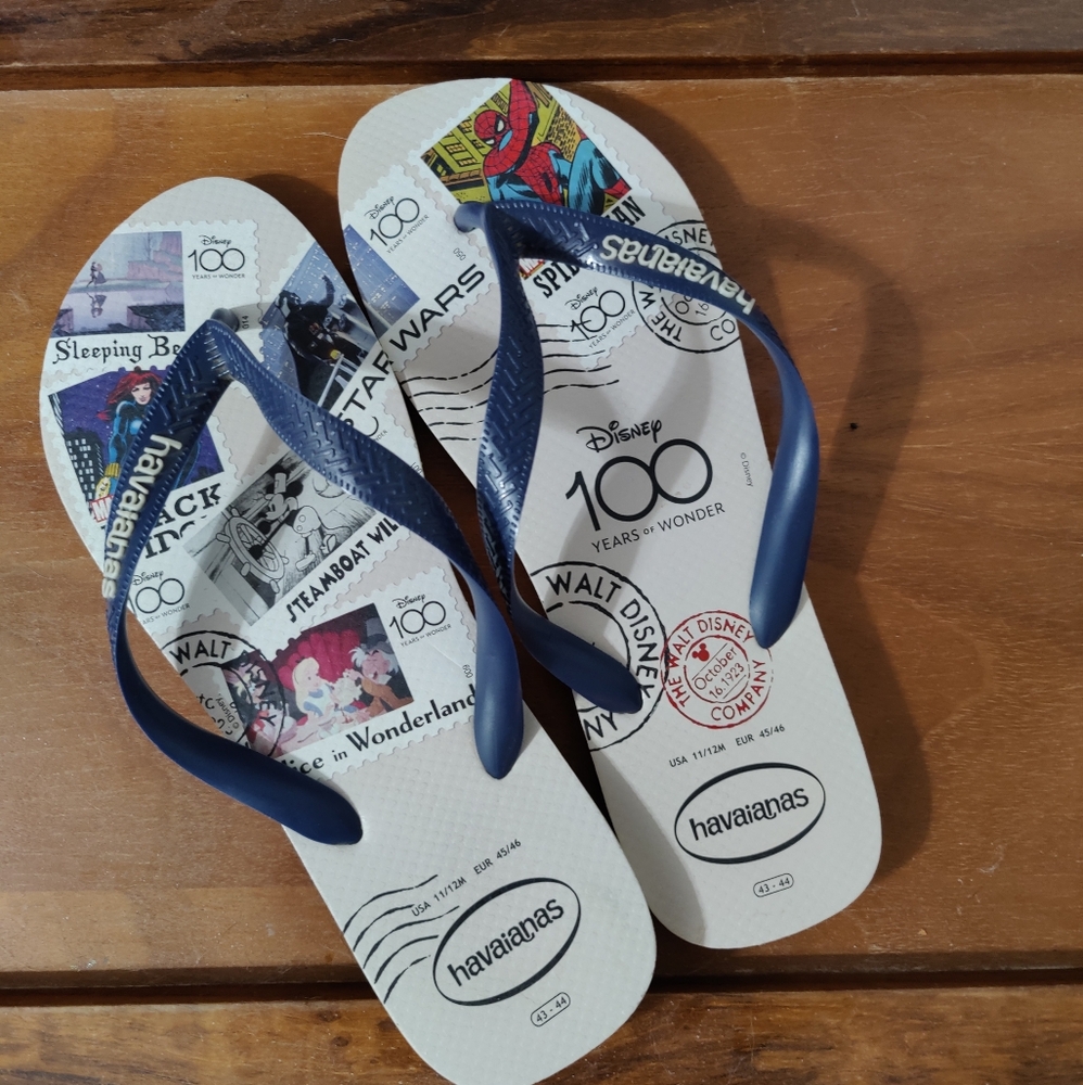 Havaianas  Disney 100th anniversary flip flops strap logo great graphics 11/12